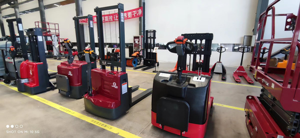 揚(yáng)子堆高車怎么操作 揚(yáng)子堆高車怎么操作